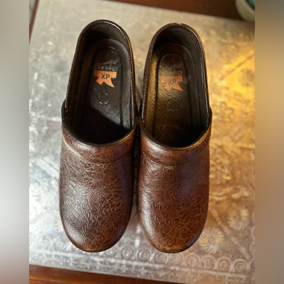 Dansko Pro XP Brown Floral Tooled Leather Clogs Women’s Size EU 37 US 6.5-7 - Picture 8 of 13